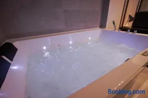 Vinatea Suites con jacuzzi privado en el centro de Morella - Image 1