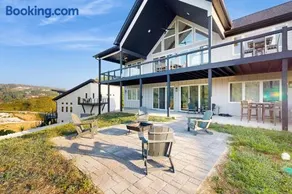 Lakeside Chalet Nr Deerfield Res Sleeps 10 Games - Image 1
