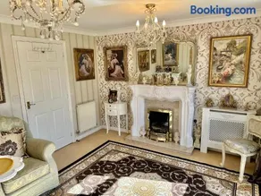 Themed Cosy Home by Cannock Chase Forest - Image 3