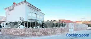 Rios Apartments - Image 1
