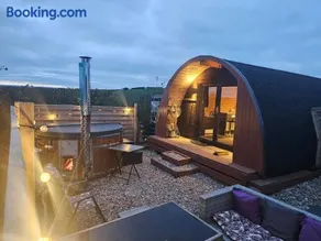 Glamping Pod with Wood Fired Hot Tub - Image 3