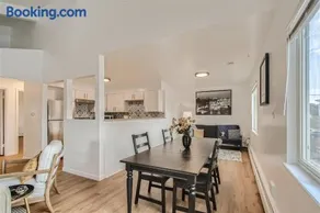 Natural Light, High-Vaulted Ceilings Apartment and Garage - Image 4