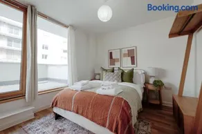 Open-plan Studio Apartment near Harbourside - Image 3
