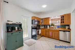 Cozy Dania Beach House with Fenced Backyard - Image 3
