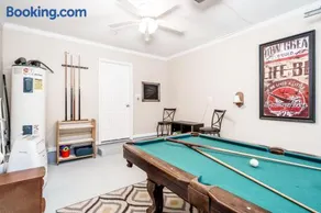 3BR Home with Smart TVs in Every Room, King Suite & Pool Table - Image 2