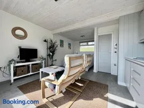 Little Haven, one bed chalet in Dartmouth, Devon - Image 3