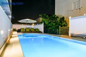 Villa Mihaela with private pool, jacuzzi and free secure parking - Image 2