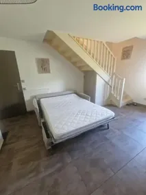 Superbe appartement T2 dans résidence neuve avec vue exceptionelle sur les montagnes, avec parking privatif.situé à proximité immédiate du centre ville de chorges. - Image 2