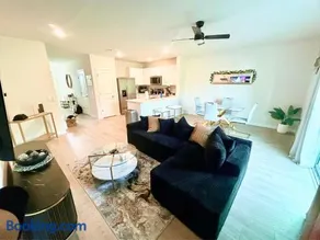 Luxury 3BR Townhome Co-Living for Travel Personnel - Image 1