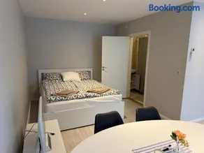 Newly furnished first floor apartment close to beach - Image 2