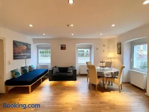 Ferienwohnung Elfriede - WLAN, 2 Bäder, Küche, Freisitz, 2 Parkplätze, im Ortskern - Image 1