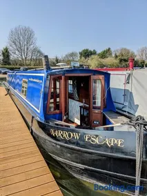 Narrow Escape - 50ft Boat on the Grand Union Canal, near Tring - Image 2