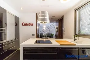 VLVilla - Villa de lujo en Valencia con piscina privada y sala de cine - Image 3