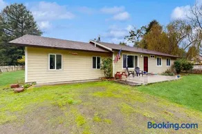Family Favorite with Large Yard and BBQ - Image 2