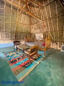 Karibuni, Villa 107, Beachfront Stay with Restaurant, Pool & Bar - Image 3
