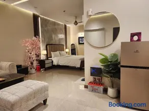 Elegant Designer Studio, Hotel-Style Comfort in Zeta Mall - Image 2