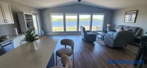 Peaceful 3BR Lakeside Escape, Neepawa, Canada - Image 2