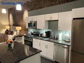 Downtown Suite with Balcony - Image 4