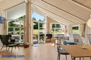 Inviting Summer House On Scenic Røsnæs - Image 2