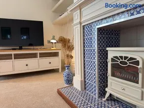 Bembridge Landing - 2 Bedroom Apartment with Parking in Bembridge Village, near Harbour and Beach - Image 5