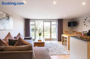 Warbler Lodge - Image 4