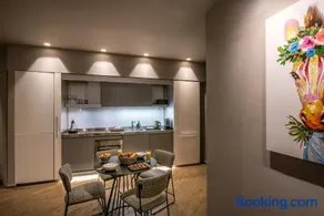 Everblue Apt with Unique Sea & Old Port View in the City Center wlaking distance to all major Sites - Image 4