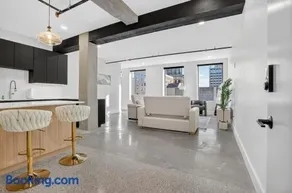 2BR Stylish Beacon Retreat in Tulsa - Image 2