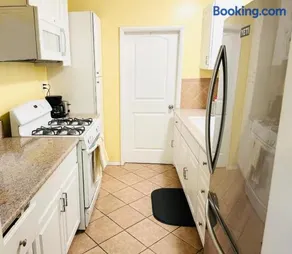 Los Angeles Home Located in Beautiful Pasadena - Image 2