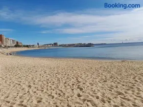 Apartamento con piscina junto a la playa - Image 2