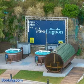 Luxury Apartment with Free Alcazaba Lagoon Access - Image 2