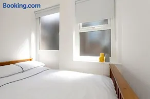 The Bs Hive, Modern, stylish, 2 bedroom house, in Harrogate centre - Image 3