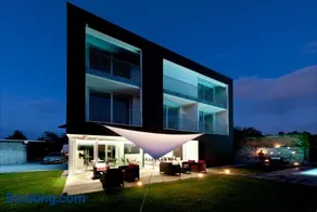House Iaquin - Image 1