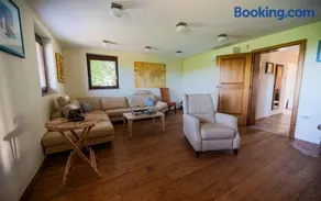 Udobna hiša med vinogradi blizu Vinarium LEND - Comfortable Vineyard House near Vinarium Tower LEND - Image 3