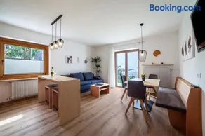 Apartment mit Sauna, Terrasse und Pool | Stadtblick - Image 1
