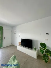 OCEAN APARTAMENT !! 1ª Línea del Mar, piscina, parking, wifi - Image 2