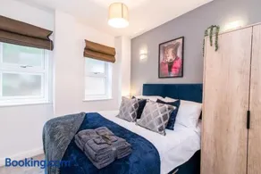 Immaculate 3 Bed House - Stunning Balcony Views - Image 5