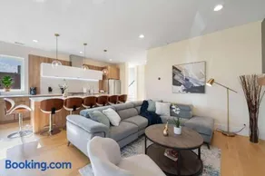 New 3Bed 2Bath Condo with Parking by United Center - Image 4