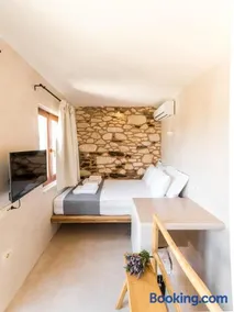 Hamezi Instyle Suite 2 Traditional Sunny Cretan Houses - Image 4
