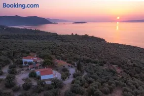 SIX INDEPENDENT HOUSES BY THE sea - Image 1