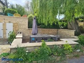 apartment with large garden - Image 5