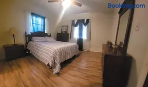 Central located large home on quiet wooded street - Image 2