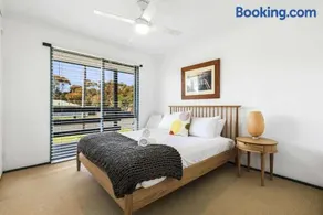 Bonnyvale Beach Shack- Pet friendly, walk to the beach! - Image 3