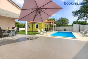 Beatiful families oriented villa Trusina with pool immersed in the nature near the town - Image 3
