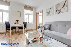 Comfy Apartment with Bedroom Nook - Image 5