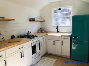 2 Queen Beds, Dog Friendly, Fenced in Yard - Image 3