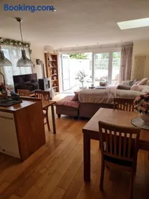 Moss Retreat Semi rural house with balcony and beautiful views Nr to Nantwich - Image 3
