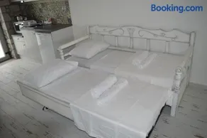 Diapori Apartments - Image 1