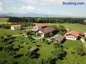 Familienfreundliche Ferienwohnung mit Grill, Terrasse und Garten | Bergblick | Ideal für Homeoffice - Image 3