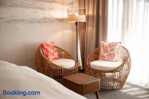Junior suite, shower and bath tub, balcony - Image 4
