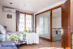 Elegant Villa in Ciutadella de Menorca with Private Pool - Image 4